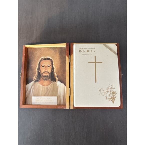 Vintage Memorial Edition 1958 Holy Bible, Illustrated With Cedar Wood Case - Picture 2 of 13